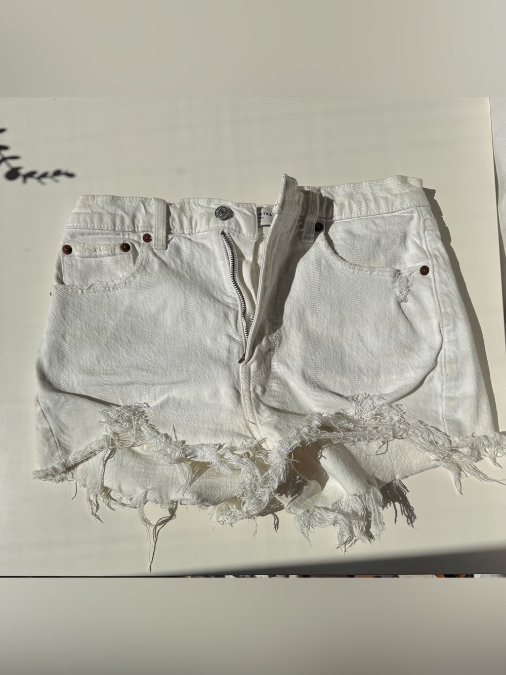 Abercrombie & Fitch white High-Rise Mom Shorts